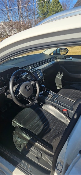 Volkswagen Passat 4 of 8