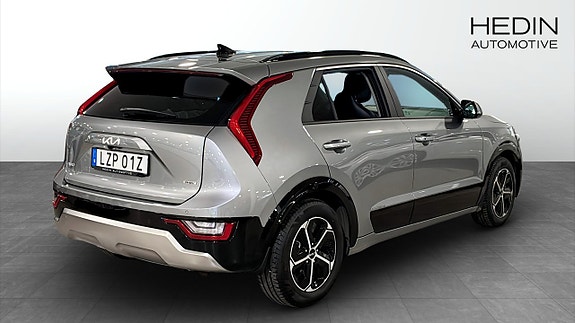 Kia Niro 2 of 17