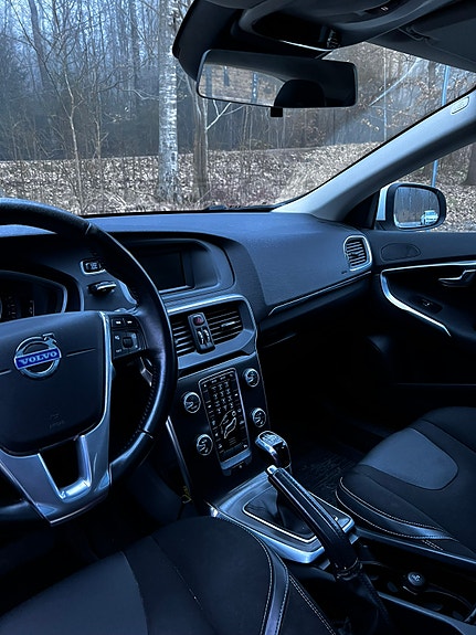 Volvo V40 2 of 5
