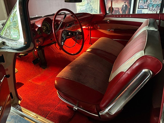 Chevrolet Impala 19 of 23