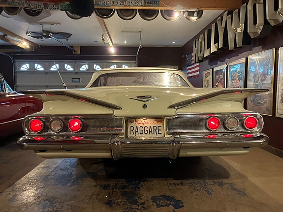 Chevrolet Impala 22 of 23