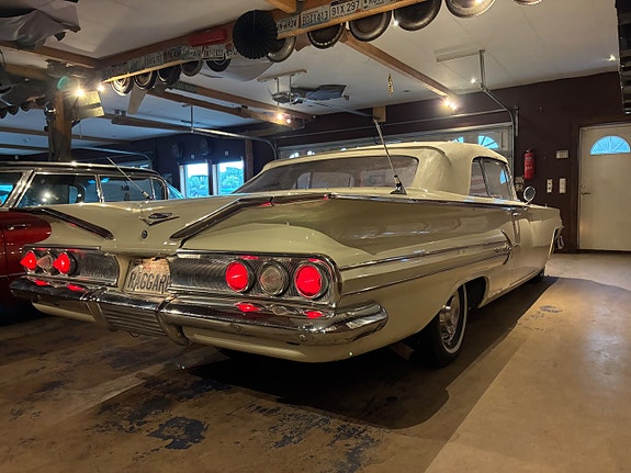 Chevrolet Impala 23 of 23