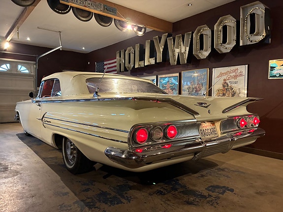 Chevrolet Impala 21 of 23
