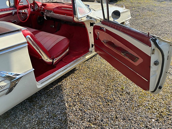 Chevrolet Impala 13 of 23