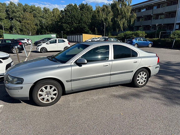 Volvo S60 2 of 9