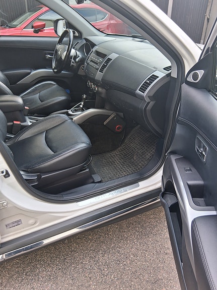 Mitsubishi Outlander 4 of 7