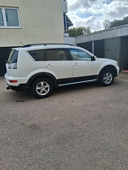 Mitsubishi Outlander 3 of 7