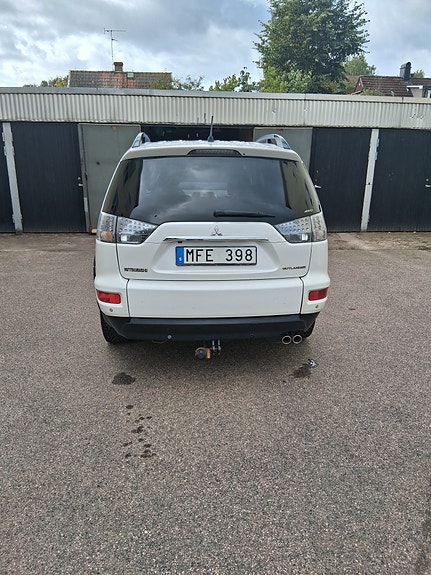 Mitsubishi Outlander 2 of 7