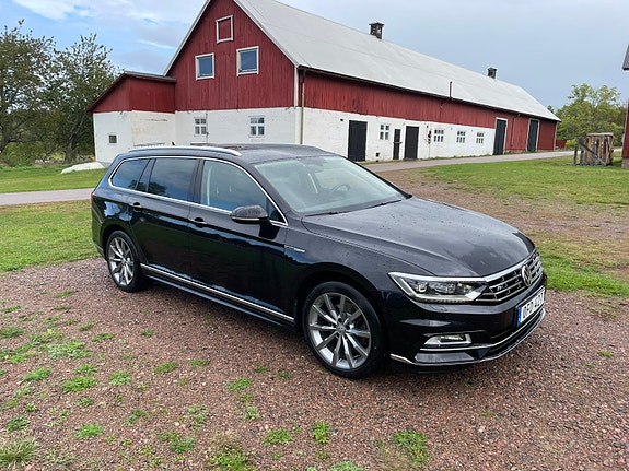 Volkswagen Passat 2 of 6