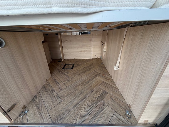 Chausson *5.99m*9-växlad automat*Dieselvärme*Solceller*Stor kyl*Dragkrok* 10 of 27