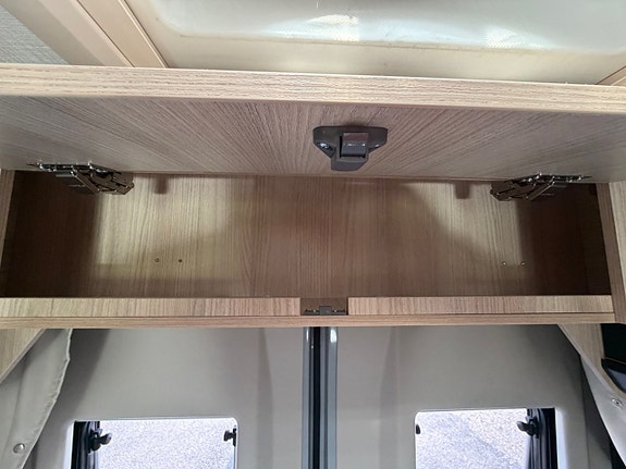 Chausson *5.99m*9-växlad automat*Dieselvärme*Solceller*Stor kyl*Dragkrok* 18 of 27