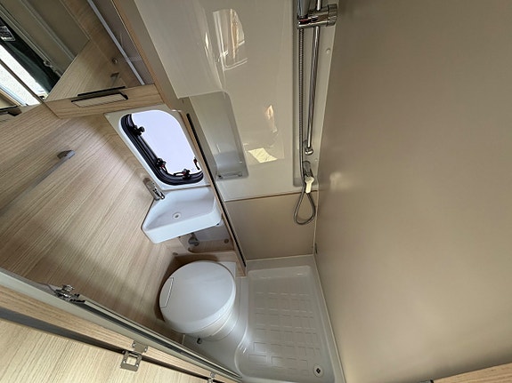 Chausson *5.99m*9-växlad automat*Dieselvärme*Solceller*Stor kyl*Dragkrok* 13 of 27