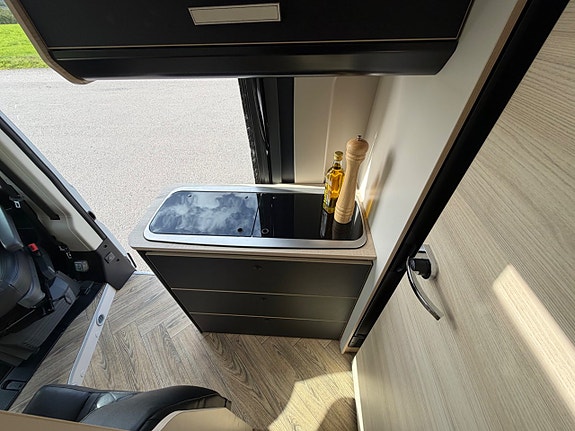 Chausson *5.99m*9-växlad automat*Dieselvärme*Solceller*Stor kyl*Dragkrok* 15 of 27