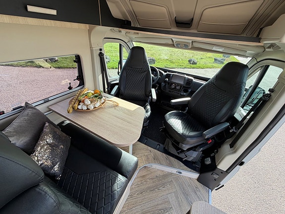 Chausson *5.99m*9-växlad automat*Dieselvärme*Solceller*Stor kyl*Dragkrok* 3 of 27