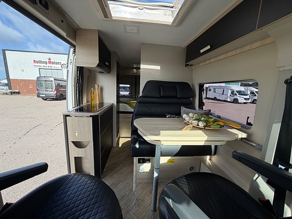 Chausson *5.99m*9-växlad automat*Dieselvärme*Solceller*Stor kyl*Dragkrok* 2 of 27