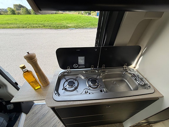Chausson *5.99m*9-växlad automat*Dieselvärme*Solceller*Stor kyl*Dragkrok* 6 of 27