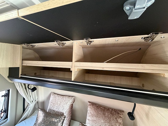 Chausson *5.99m*9-växlad automat*Dieselvärme*Solceller*Stor kyl*Dragkrok* 17 of 27