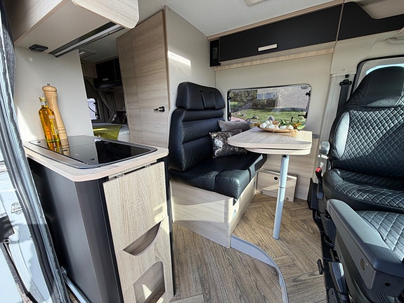 Chausson *5.99m*9-växlad automat*Dieselvärme*Solceller*Stor kyl*Dragkrok* 20 of 27