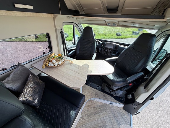 Chausson *5.99m*9-växlad automat*Dieselvärme*Solceller*Stor kyl*Dragkrok* 4 of 27