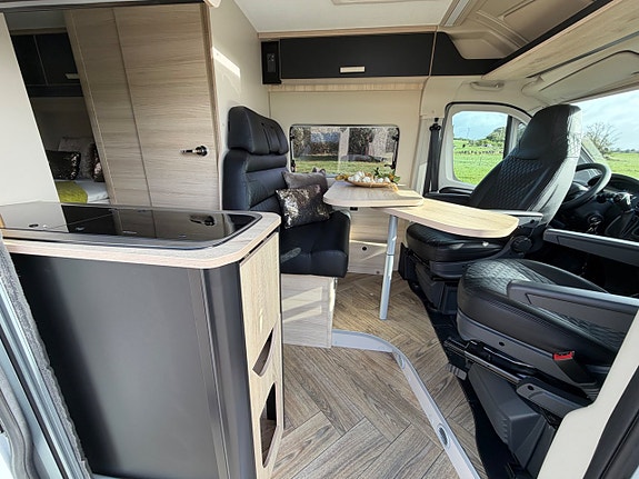 Chausson *5.99m*9-växlad automat*Dieselvärme*Solceller*Stor kyl*Dragkrok* 5 of 27