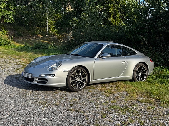 Porsche 911 Carrera 4 of 8