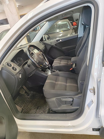 Volkswagen Tiguan 12 of 18