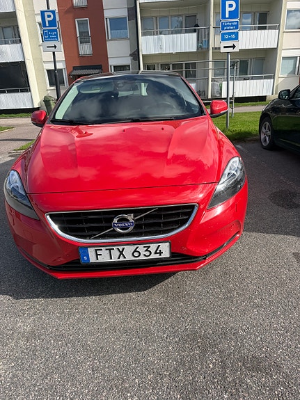 Volvo V40 2 of 11