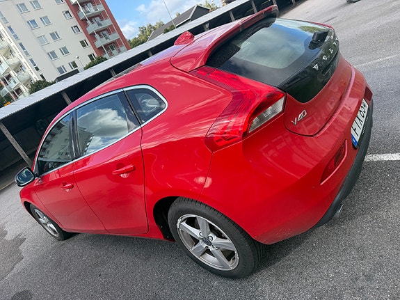 Volvo V40 3 of 11