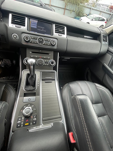Land Rover Range Rover Sport 2 of 5
