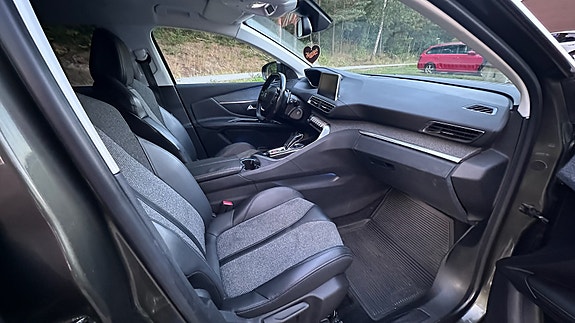 Peugeot 3008 5 of 8