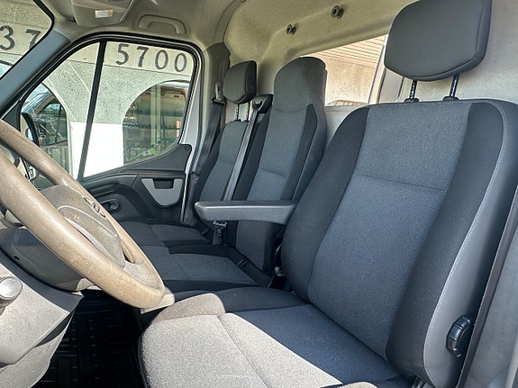 Nissan NV400 12 of 14