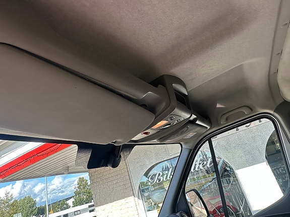 Nissan NV400 13 of 14