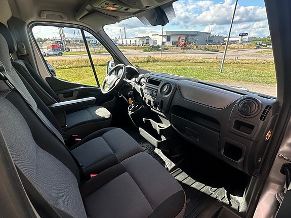 Nissan NV400 7 of 14