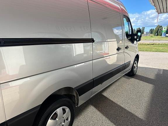 Nissan NV400 4 of 14