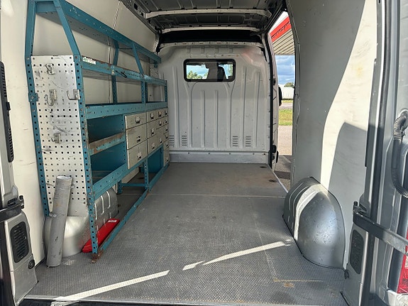 Nissan NV400 8 of 14