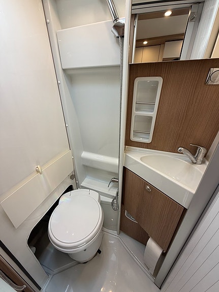 Malibu by Carthago VAN 600 DBK GT (140HK Automat) Dubbelbädd! 5,99m! Skjutbar toalett! 12V fläkt i tak! 14 of 20