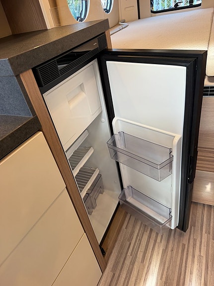 Malibu by Carthago VAN 600 DBK GT (140HK Automat) Dubbelbädd! 5,99m! Skjutbar toalett! 12V fläkt i tak! 9 of 20