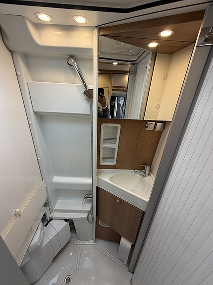Malibu by Carthago VAN 600 DBK GT (140HK Automat) Dubbelbädd! 5,99m! Skjutbar toalett! 12V fläkt i tak! 15 of 20