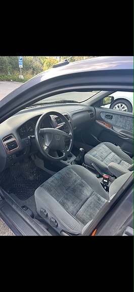 Mazda 626 3 of 4