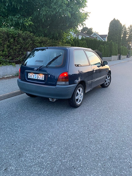 Toyota Starlet 4 of 5