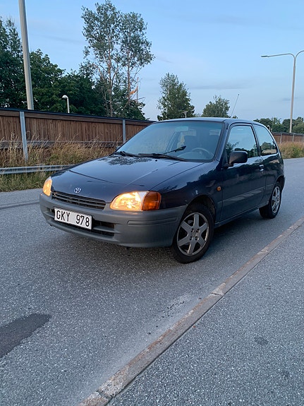 Toyota Starlet 3 of 5