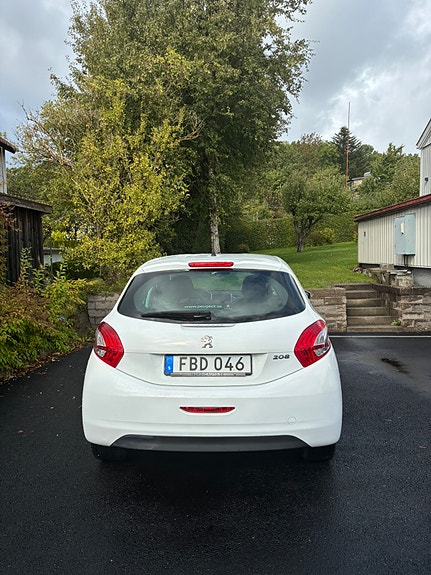 Peugeot 208 4 of 5