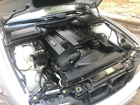 BMW 530i 6 of 9