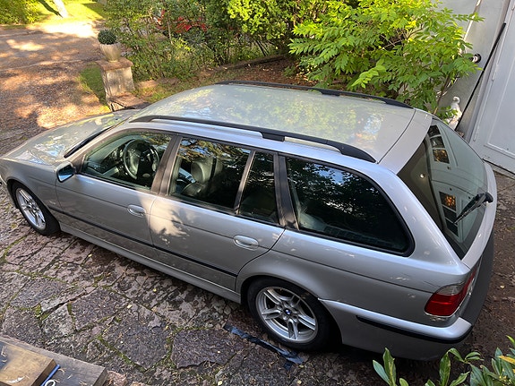 BMW 530i 3 of 9