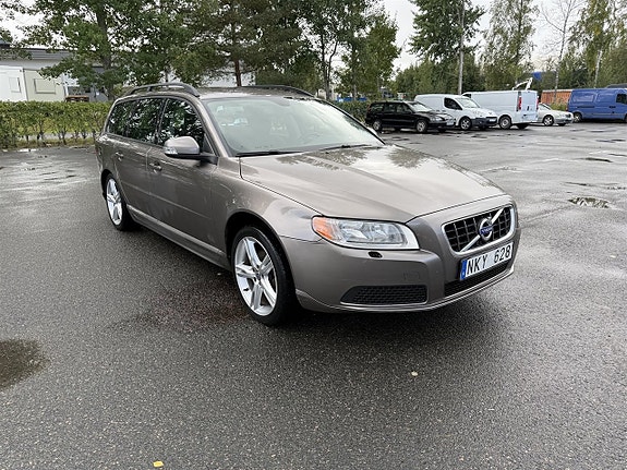 Volvo V70 2 of 13