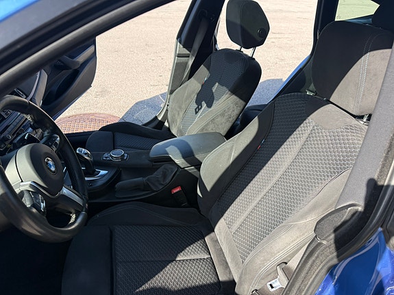 BMW 328i 13 of 16