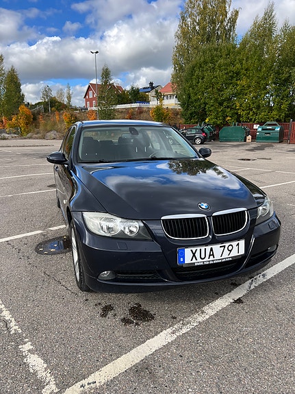 BMW 320i 2 of 11