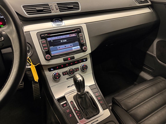 Volkswagen Passat Alltrack 11 of 17