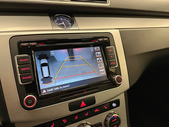 Volkswagen Passat Alltrack 13 of 17