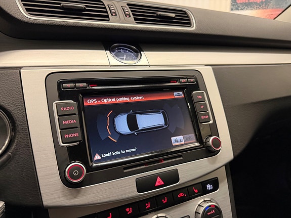 Volkswagen Passat Alltrack 14 of 17